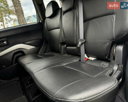 Сірий Міцубісі Аутлендер ХЛ, об'ємом двигуна 3 л та пробігом 195 тис. км за 10300 $, фото 19 на Automoto.ua