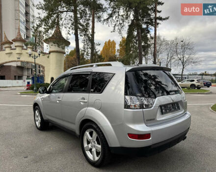 Сірий Міцубісі Аутлендер ХЛ, об'ємом двигуна 3 л та пробігом 195 тис. км за 10300 $, фото 4 на Automoto.ua