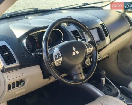 Сірий Міцубісі Аутлендер ХЛ, об'ємом двигуна 3 л та пробігом 182 тис. км за 6800 $, фото 10 на Automoto.ua