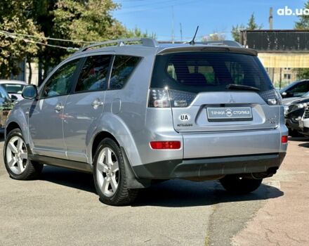 Серый Мицубиси Аутлендер ХЛ, объемом двигателя 3 л и пробегом 201 тыс. км за 8300 $, фото 2 на Automoto.ua