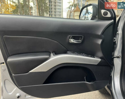 Сірий Міцубісі Аутлендер ХЛ, об'ємом двигуна 3 л та пробігом 195 тис. км за 10300 $, фото 12 на Automoto.ua