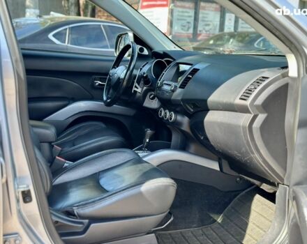 Серый Мицубиси Аутлендер ХЛ, объемом двигателя 3 л и пробегом 201 тыс. км за 8300 $, фото 17 на Automoto.ua