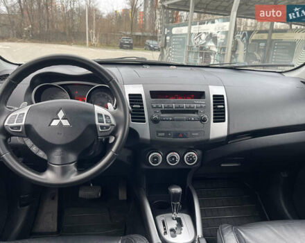 Серый Мицубиси Аутлендер ХЛ, объемом двигателя 2.36 л и пробегом 184 тыс. км за 8500 $, фото 18 на Automoto.ua