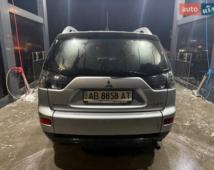 Серый Мицубиси Аутлендер ХЛ, объемом двигателя 2.36 л и пробегом 208 тыс. км за 7800 $, фото 3 на Automoto.ua