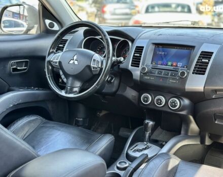 Серый Мицубиси Аутлендер ХЛ, объемом двигателя 3 л и пробегом 201 тыс. км за 8300 $, фото 14 на Automoto.ua