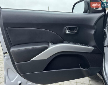 Серый Мицубиси Аутлендер ХЛ, объемом двигателя 3 л и пробегом 195 тыс. км за 10300 $, фото 9 на Automoto.ua