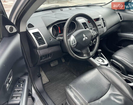 Серый Мицубиси Аутлендер ХЛ, объемом двигателя 2.36 л и пробегом 184 тыс. км за 8500 $, фото 9 на Automoto.ua