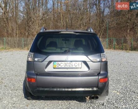 Сірий Міцубісі Аутлендер ХЛ, об'ємом двигуна 3 л та пробігом 182 тис. км за 6800 $, фото 4 на Automoto.ua