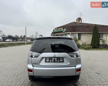 Серый Мицубиси Аутлендер ХЛ, объемом двигателя 3 л и пробегом 195 тыс. км за 10300 $, фото 5 на Automoto.ua