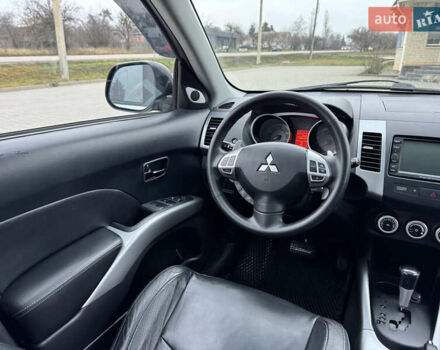 Серый Мицубиси Аутлендер ХЛ, объемом двигателя 3 л и пробегом 195 тыс. км за 10300 $, фото 11 на Automoto.ua