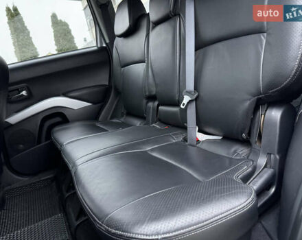 Серый Мицубиси Аутлендер ХЛ, объемом двигателя 3 л и пробегом 195 тыс. км за 10300 $, фото 16 на Automoto.ua