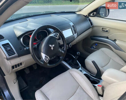 Сірий Міцубісі Аутлендер ХЛ, об'ємом двигуна 2 л та пробігом 360 тис. км за 7950 $, фото 3 на Automoto.ua