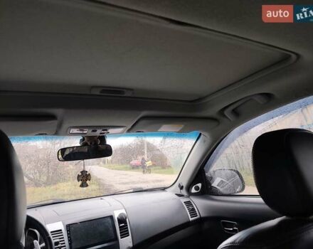 Серый Мицубиси Аутлендер ХЛ, объемом двигателя 2.98 л и пробегом 290 тыс. км за 7000 $, фото 1 на Automoto.ua