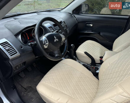 Серый Мицубиси Аутлендер ХЛ, объемом двигателя 2.4 л и пробегом 241 тыс. км за 7350 $, фото 6 на Automoto.ua