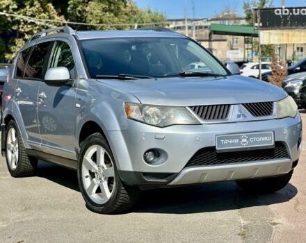 Серый Мицубиси Аутлендер ХЛ, объемом двигателя 3 л и пробегом 201 тыс. км за 8300 $, фото 6 на Automoto.ua