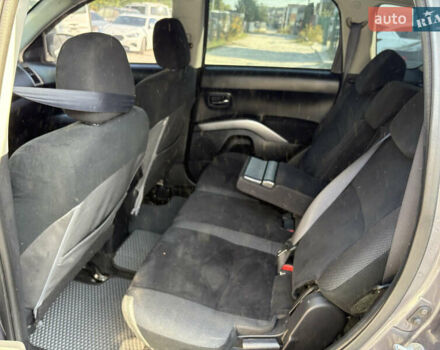 Міцубісі Аутлендер ХЛ 2008 у Києві на Automoto.ua Сірий Міцубісі Аутлендер ХЛ, об'ємом двигуна 2.36 л та пробігом 215 тис. км за 9000 $, фото 12 на Automoto.ua