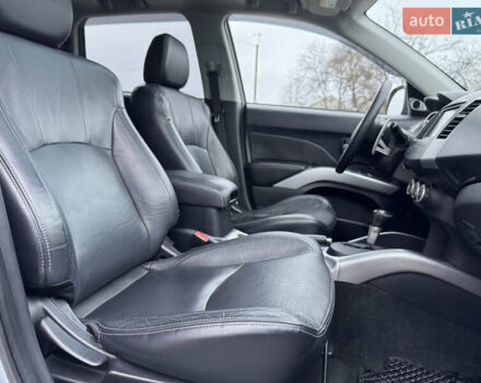 Серый Мицубиси Аутлендер ХЛ, объемом двигателя 3 л и пробегом 195 тыс. км за 10300 $, фото 22 на Automoto.ua