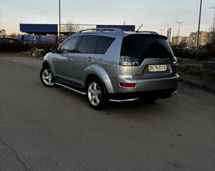 Серый Мицубиси Аутлендер ХЛ, объемом двигателя 2.36 л и пробегом 177 тыс. км за 8750 $, фото 5 на Automoto.ua