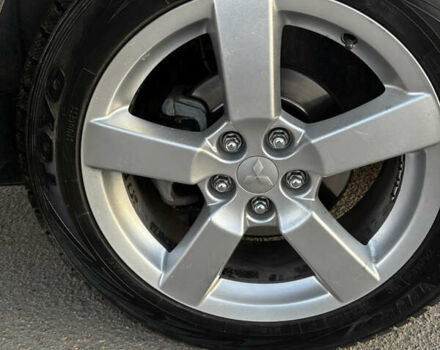 Серый Мицубиси Аутлендер ХЛ, объемом двигателя 2.36 л и пробегом 177 тыс. км за 8750 $, фото 3 на Automoto.ua