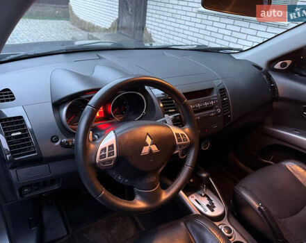 Сірий Міцубісі Аутлендер ХЛ, об'ємом двигуна 3 л та пробігом 132 тис. км за 9600 $, фото 15 на Automoto.ua