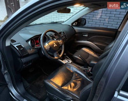 Сірий Міцубісі Аутлендер ХЛ, об'ємом двигуна 3 л та пробігом 132 тис. км за 9600 $, фото 14 на Automoto.ua