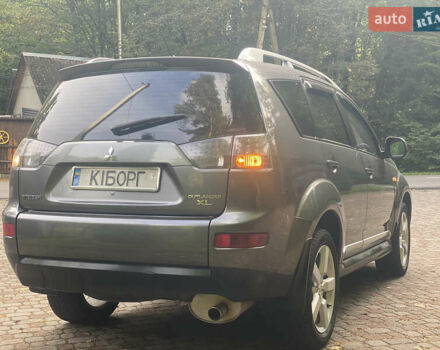 Сірий Міцубісі Аутлендер ХЛ, об'ємом двигуна 2.36 л та пробігом 215 тис. км за 7999 $, фото 26 на Automoto.ua