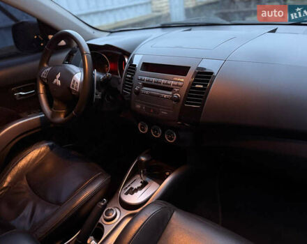 Сірий Міцубісі Аутлендер ХЛ, об'ємом двигуна 3 л та пробігом 132 тис. км за 9600 $, фото 26 на Automoto.ua