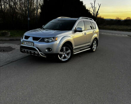 Серый Мицубиси Аутлендер ХЛ, объемом двигателя 2.36 л и пробегом 177 тыс. км за 8750 $, фото 2 на Automoto.ua
