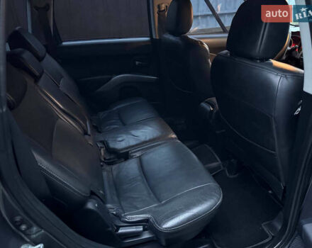 Сірий Міцубісі Аутлендер ХЛ, об'ємом двигуна 3 л та пробігом 132 тис. км за 9600 $, фото 23 на Automoto.ua