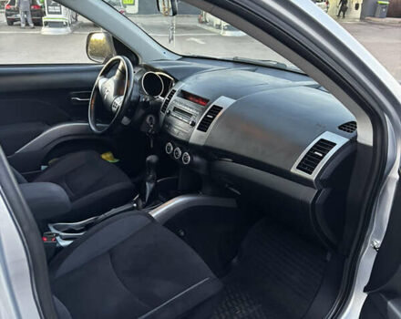 Серый Мицубиси Аутлендер ХЛ, объемом двигателя 2.36 л и пробегом 177 тыс. км за 8750 $, фото 28 на Automoto.ua