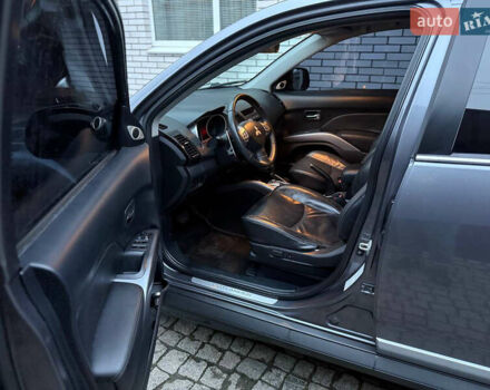 Сірий Міцубісі Аутлендер ХЛ, об'ємом двигуна 3 л та пробігом 132 тис. км за 9600 $, фото 13 на Automoto.ua