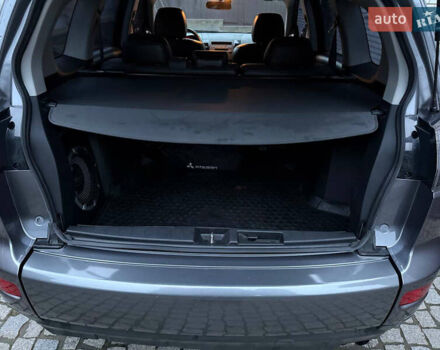 Сірий Міцубісі Аутлендер ХЛ, об'ємом двигуна 3 л та пробігом 132 тис. км за 9600 $, фото 9 на Automoto.ua