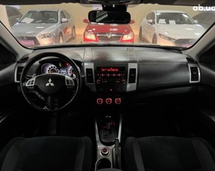 Сірий Міцубісі Аутлендер ХЛ, об'ємом двигуна 0 л та пробігом 182 тис. км за 10800 $, фото 8 на Automoto.ua