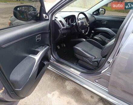 Серый Мицубиси Аутлендер ХЛ, объемом двигателя 2.3 л и пробегом 289 тыс. км за 10333 $, фото 16 на Automoto.ua