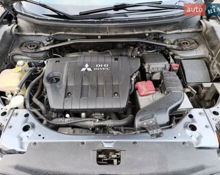 Серый Мицубиси Аутлендер ХЛ, объемом двигателя 2.3 л и пробегом 289 тыс. км за 10333 $, фото 41 на Automoto.ua