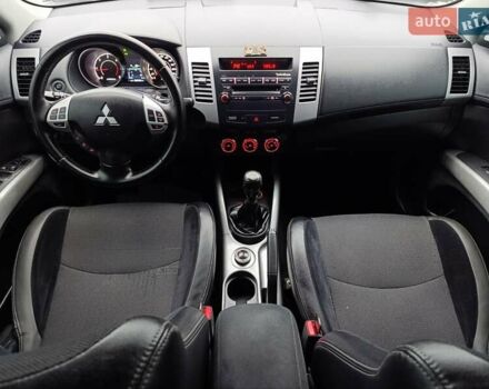 Серый Мицубиси Аутлендер ХЛ, объемом двигателя 2 л и пробегом 209 тыс. км за 9555 $, фото 29 на Automoto.ua