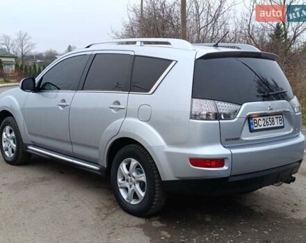 Серый Мицубиси Аутлендер ХЛ, объемом двигателя 2 л и пробегом 209 тыс. км за 9555 $, фото 1 на Automoto.ua
