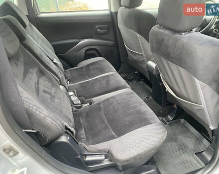 Серый Мицубиси Аутлендер ХЛ, объемом двигателя 2.4 л и пробегом 182 тыс. км за 9800 $, фото 13 на Automoto.ua