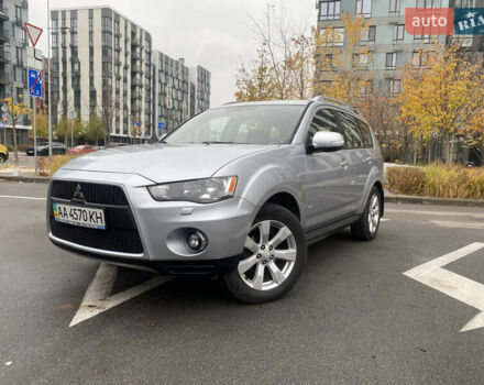 Серый Мицубиси Аутлендер ХЛ, объемом двигателя 2.4 л и пробегом 182 тыс. км за 9800 $, фото 1 на Automoto.ua