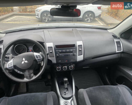 Серый Мицубиси Аутлендер ХЛ, объемом двигателя 2.4 л и пробегом 182 тыс. км за 9800 $, фото 20 на Automoto.ua