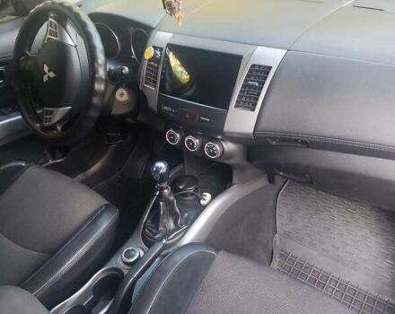 Серый Мицубиси Аутлендер ХЛ, объемом двигателя 2.36 л и пробегом 235 тыс. км за 10800 $, фото 3 на Automoto.ua