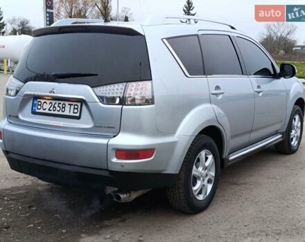 Серый Мицубиси Аутлендер ХЛ, объемом двигателя 2 л и пробегом 209 тыс. км за 9555 $, фото 2 на Automoto.ua