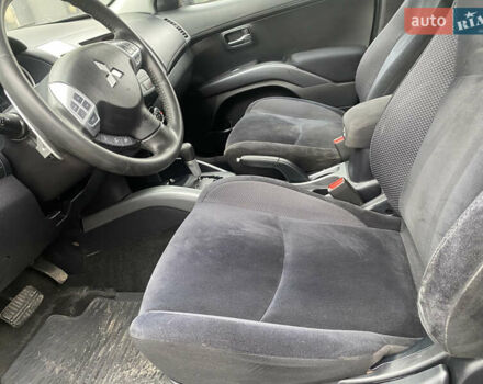 Серый Мицубиси Аутлендер ХЛ, объемом двигателя 2.4 л и пробегом 182 тыс. км за 9800 $, фото 17 на Automoto.ua