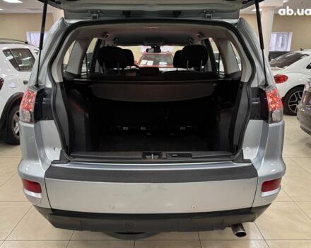 Сірий Міцубісі Аутлендер ХЛ, об'ємом двигуна 0 л та пробігом 182 тис. км за 10800 $, фото 4 на Automoto.ua