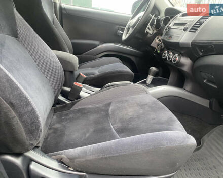 Серый Мицубиси Аутлендер ХЛ, объемом двигателя 2.4 л и пробегом 182 тыс. км за 9800 $, фото 16 на Automoto.ua