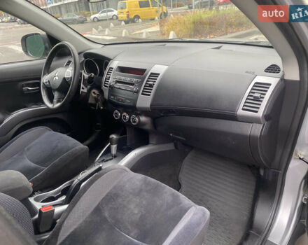 Серый Мицубиси Аутлендер ХЛ, объемом двигателя 2.4 л и пробегом 182 тыс. км за 9800 $, фото 15 на Automoto.ua