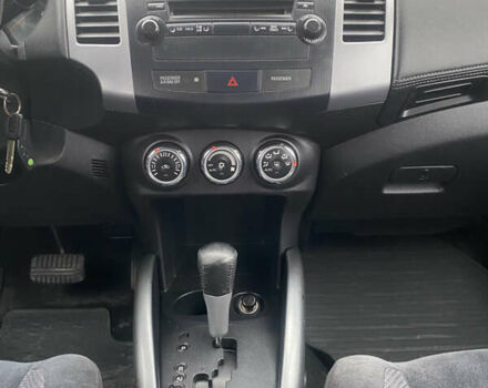 Серый Мицубиси Аутлендер ХЛ, объемом двигателя 2.4 л и пробегом 182 тыс. км за 9800 $, фото 21 на Automoto.ua