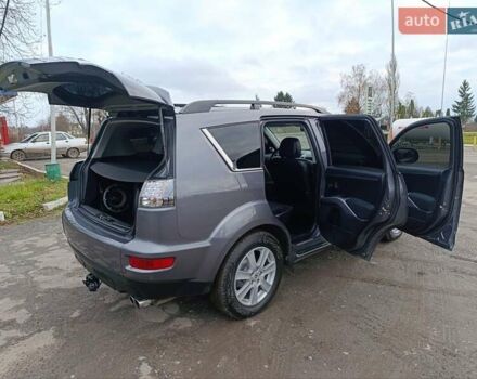 Серый Мицубиси Аутлендер ХЛ, объемом двигателя 2.3 л и пробегом 289 тыс. км за 10333 $, фото 14 на Automoto.ua