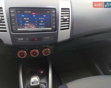 Серый Мицубиси Аутлендер ХЛ, объемом двигателя 2.3 л и пробегом 289 тыс. км за 10333 $, фото 24 на Automoto.ua