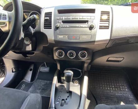 Сірий Міцубісі Аутлендер ХЛ, об'ємом двигуна 2.4 л та пробігом 126 тис. км за 11200 $, фото 23 на Automoto.ua